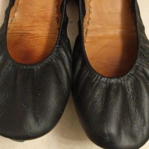 Tieks Matte Black Leather Flats 
Sz 8